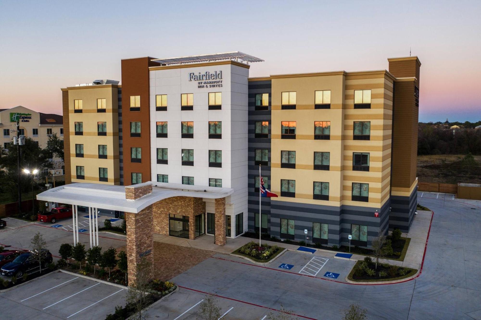 Fairfield Inn And Suites By Marriott Houston Brookhollow Exterior photo